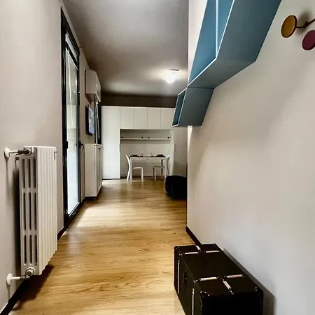 Urban House - Comfy Flat Navigli Center Milan